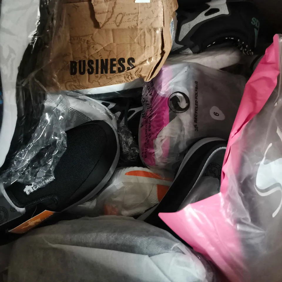 BOX OF APPROXIMATELY 15 ASSORTED PAIRS OF SHOES AND FOOTWEAR ITEMS IN VARIOUS COLOURS, STYLES, AND SIZES - COLLECTION ONLY