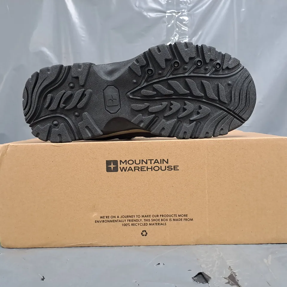 BOXED PAIR OF ADVENTURER WOMEN'S WATERPROOF WALKING BOOTS IN DARK PURPLE SIZE UK 5