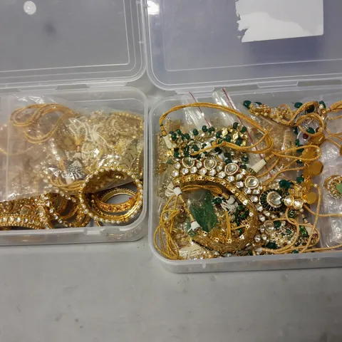 LARGE QUANTITY OF ASSORTED JEWELLERY ITEMS