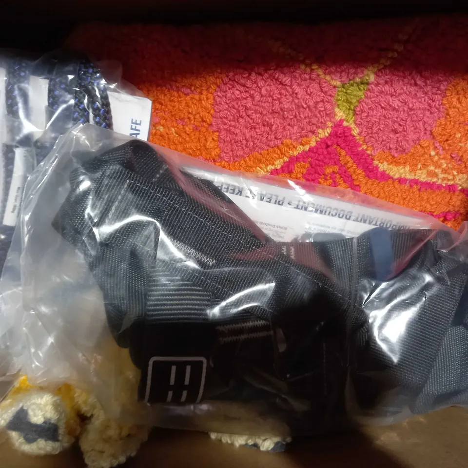 BOX OF APPROXIMATELY 5 ASSORTED HOUSEHOLD ITEMS TO INCLUDE MONITOR MOUNT, MIRA SHOWERS SPARE SHOWER HEAD, ETC