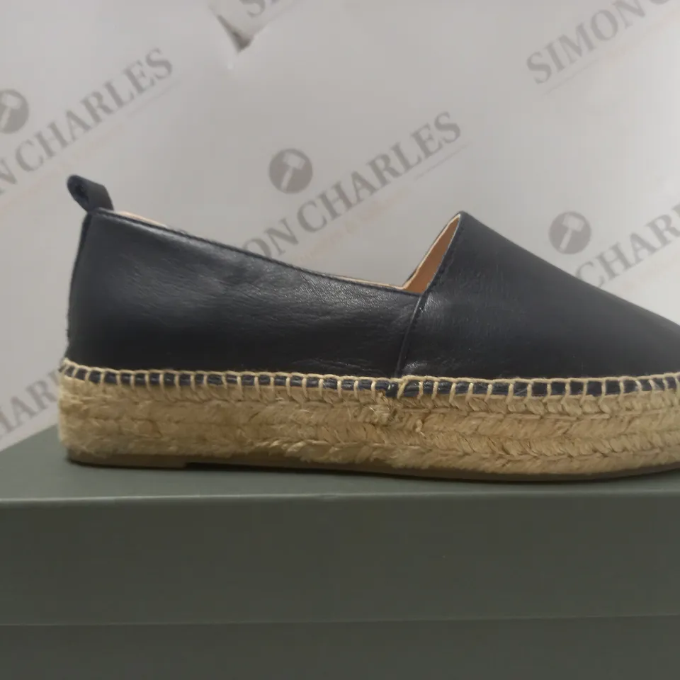 BOXED HOBBS ALICIA ESPADRILLE IN NAVY - SIZE 5