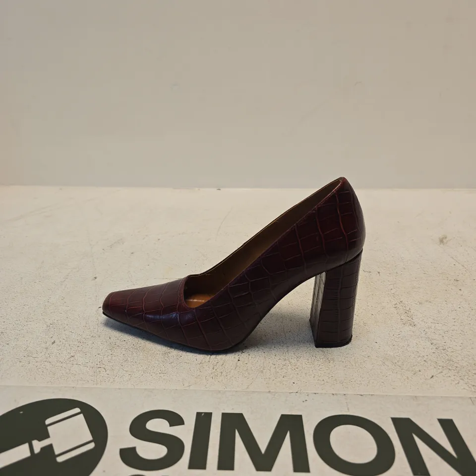 TOPSHOP WOMEN'S COURT SHOE – BURGUNDY CROC-EFFECT, EU 38
