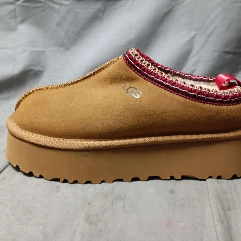 UGG WOMEN'S SUEDE SLIP-ON MOCCASIN WITH SHEARLING LINING – TAN SIZE 4.5