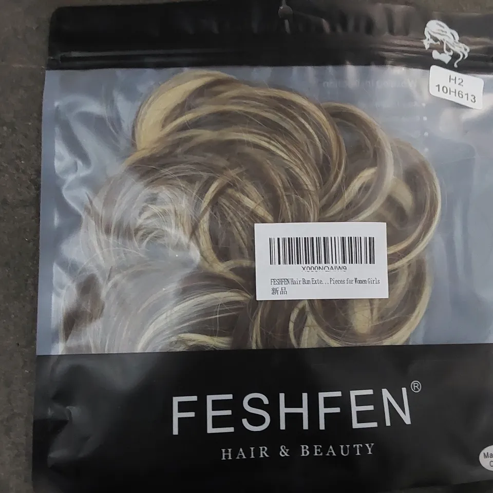BOX CONTAINING APPROXIMATELY 40 BROWN/BLONDE HAIR BUN EXTENSIONS