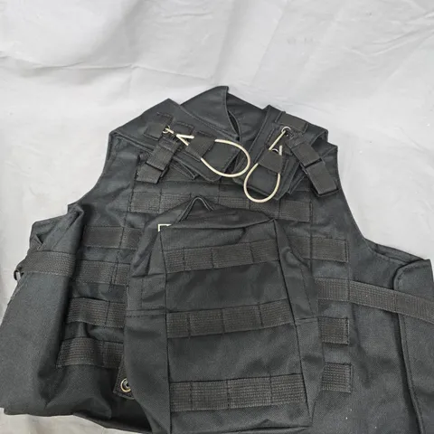 PROTECTIVE TACTICAL VEST IN BLACK 