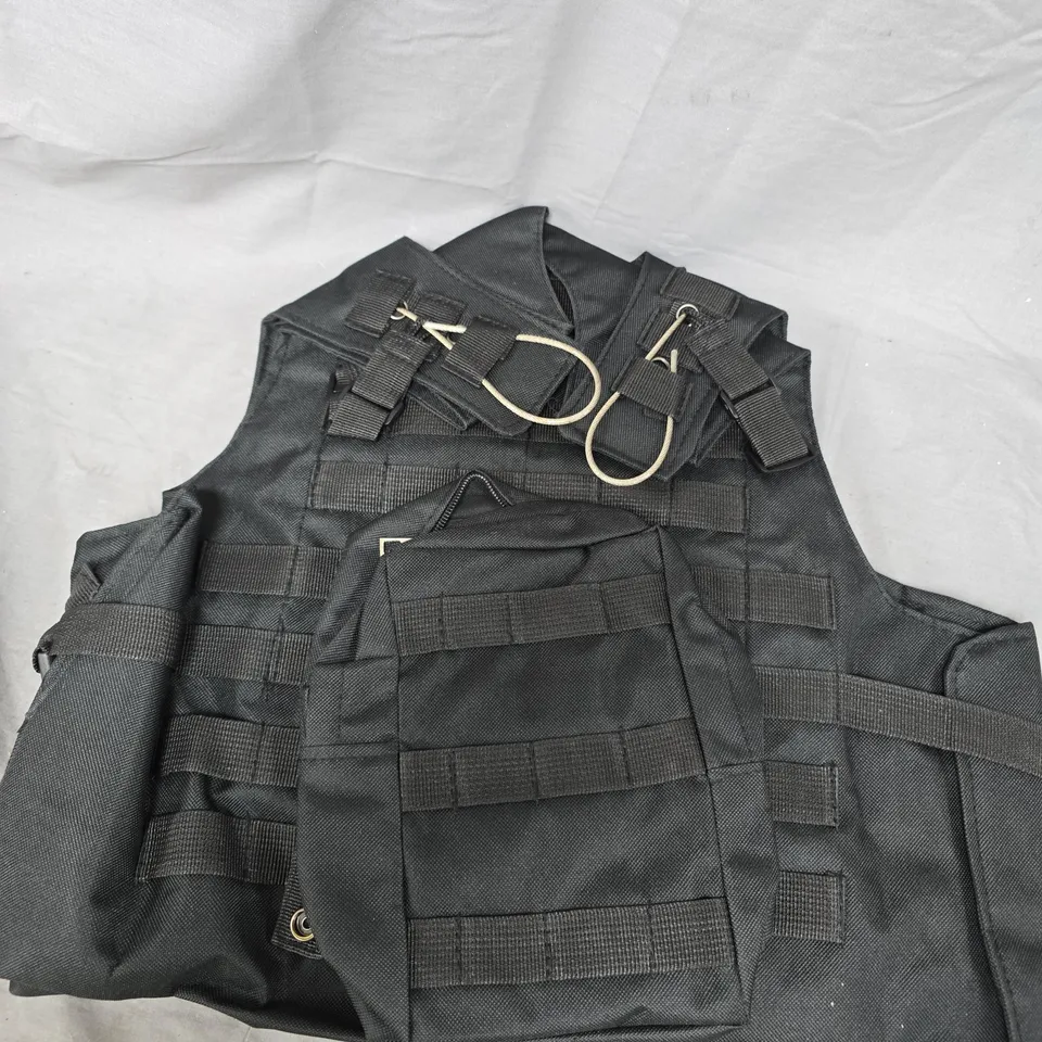 PROTECTIVE TACTICAL VEST IN BLACK 