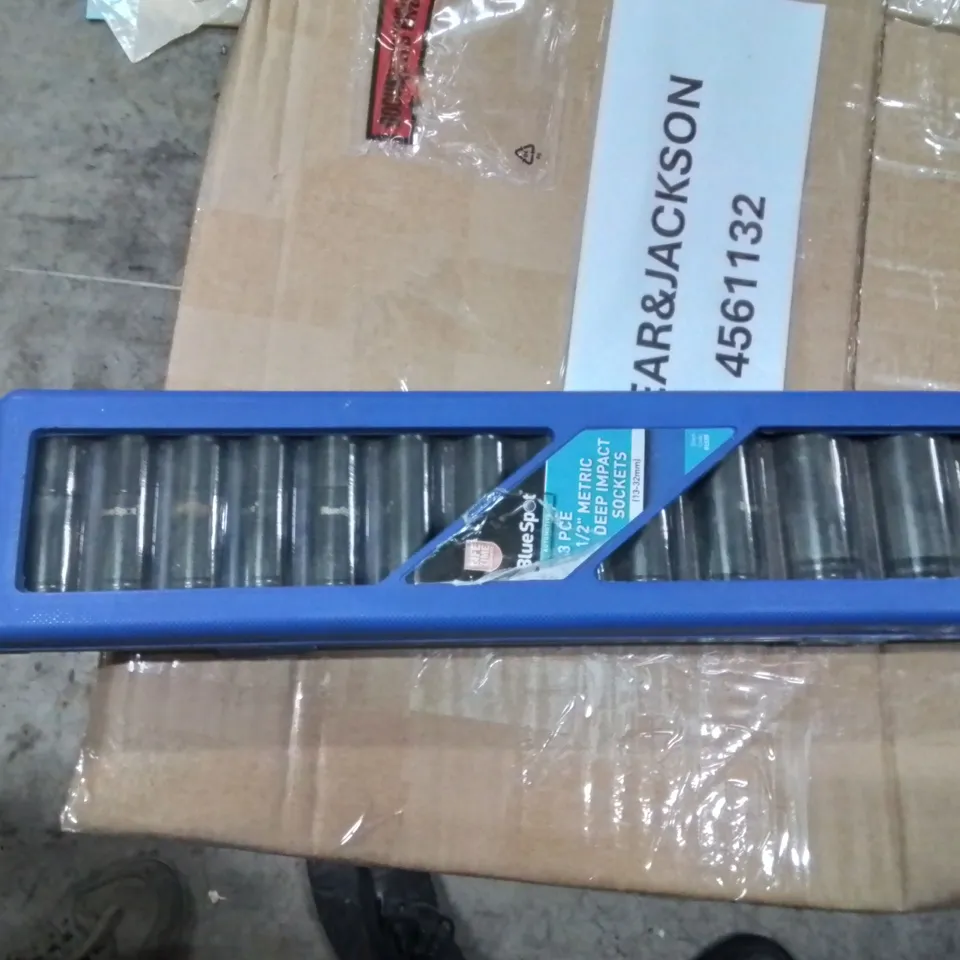 BOXED 13PC SOCKET SET