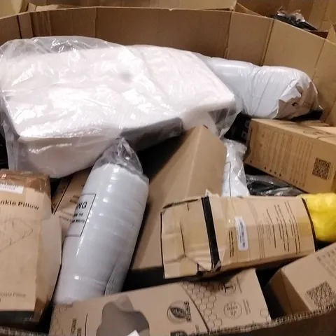 PALLET CONTAINING LARGE QUANTITIES OF PILLOWS