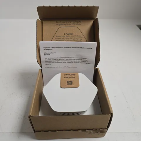 WIRELESS WI‑FI EXTENDER – WHITE HEXAGONAL DESIGN (BOXED)