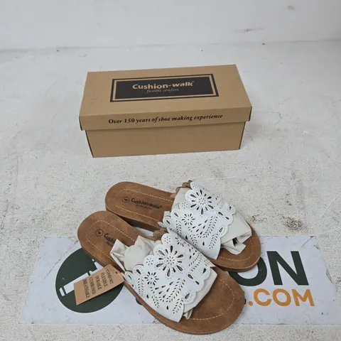 CUSHION-WALK WHITE SANDALS – WOMEN'S SHOES UK 4
