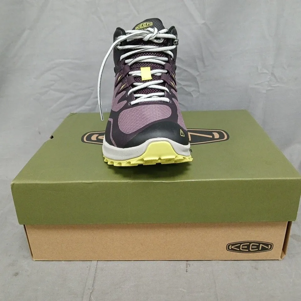 BOXED PAIR OF KEEN ZIONIC MID WATERPROOF ANKLE BOOTS IN DARK PLUM SIZE UK 6