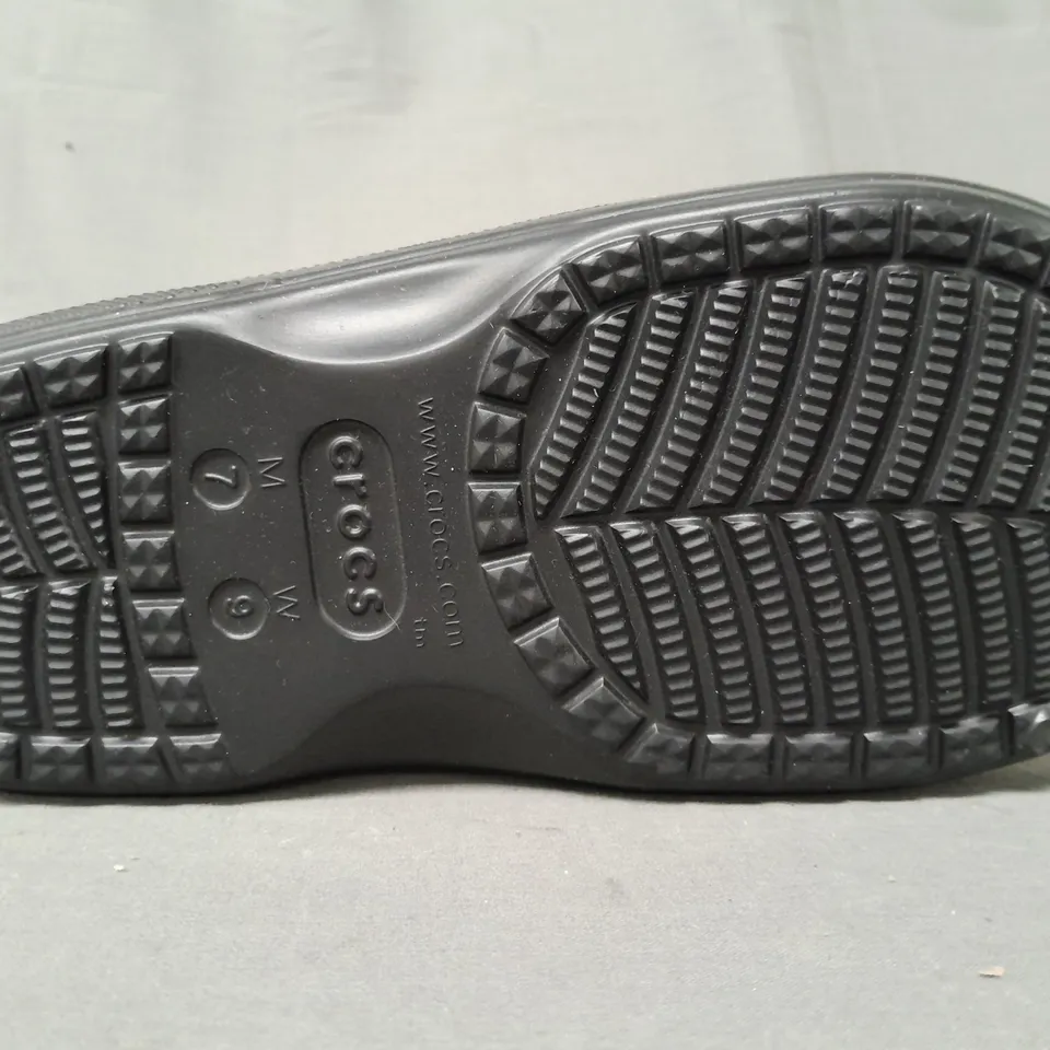 PAIR OF CROCS BAYA SANDALS IN BLACK UK SIZE M6/W7