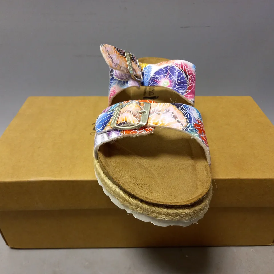 BOXED PAIR OF BONOVA FLORAL SANDLE SIZE 6