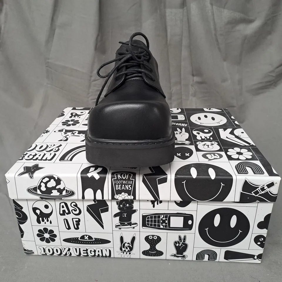 BOXED PAIR OF KOI VEGAN 400% OVERSIZED MEN'S DERBY SHOES IN BLACK UK SIZE 7