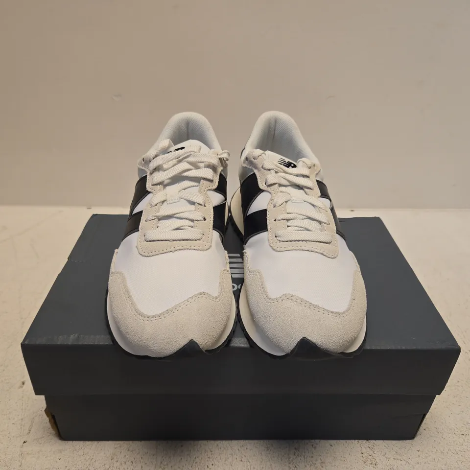 BOXED PAIR OF NEW BALANCE M2378GU MEN’S SNEAKERS – UK SIZE 9