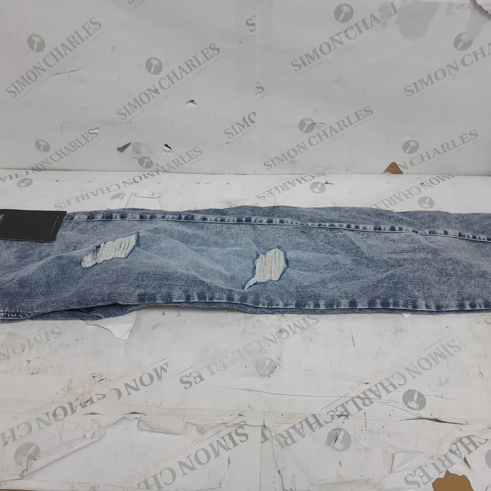 FITJEANS REGULAR V2 RIPPED HIGH WAISTED ACID WASH JEANS IN MEDIUM 