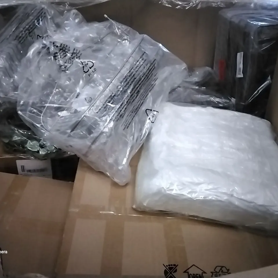 PALLET OF ASSORTED ITEMS INCLUDING M-DESIGN FREEZE BINS, BLIVENER SEAL TOY PILLOW, CAT CARRIER BAG, BLANKETSWARM WEDDING ARCH DECORATION, KD WIDE SHOWER CADDY, 