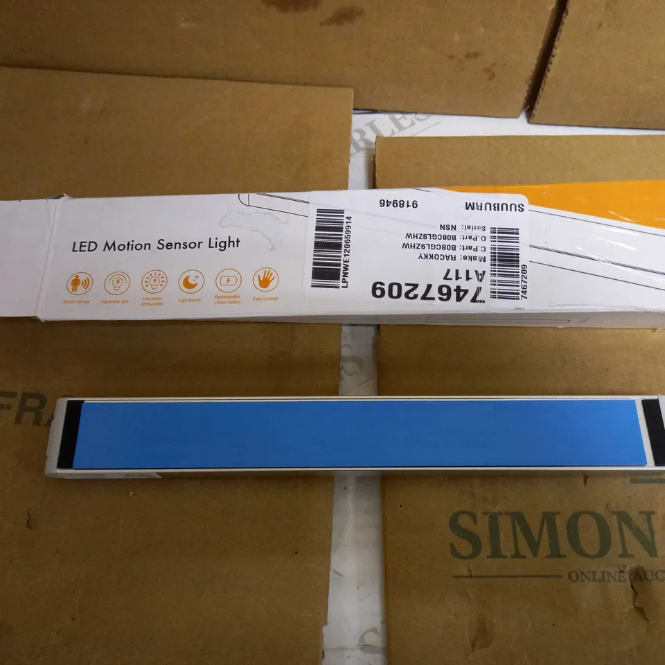 LED MOTION SENSOR LIGHT 