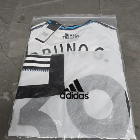 NEWCASTLE UNITED HOME JERSEY SIZE M