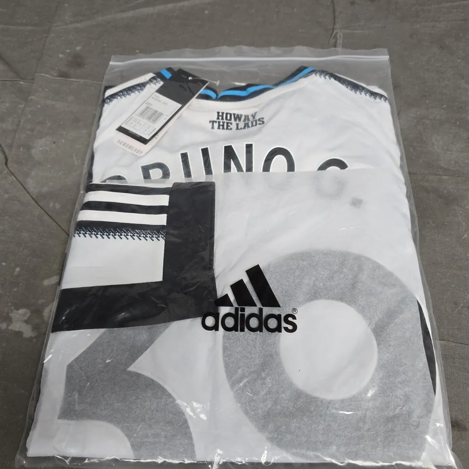 NEWCASTLE UNITED HOME JERSEY SIZE M