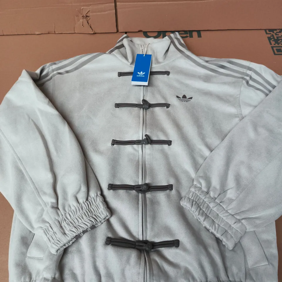 ADIDAS GREY TOGGLE-CLOSURE JACKET WITH CHEST TREFOIL LOGO – SIZE S