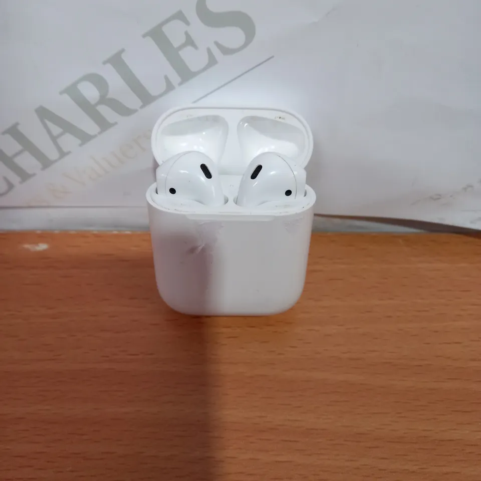 APPLE AIRPODS
