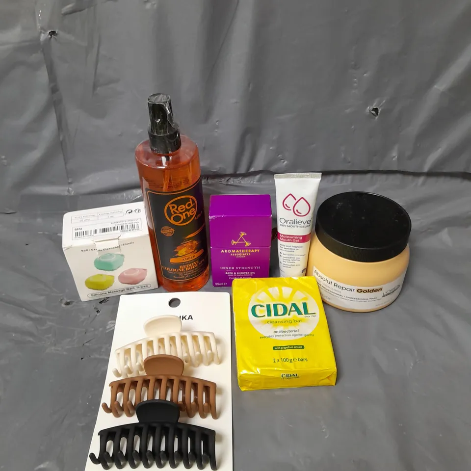 APPROXIMATELY 20 ASSORTED COSMETICS PRODUCTS TO INCLUDE - L'OREAL PROFESSIONAL ABSOLUT REPAIR HAIR MASK - CIDAL SOAP BARS - ORALIEVE MOUTH GEL - ETC 