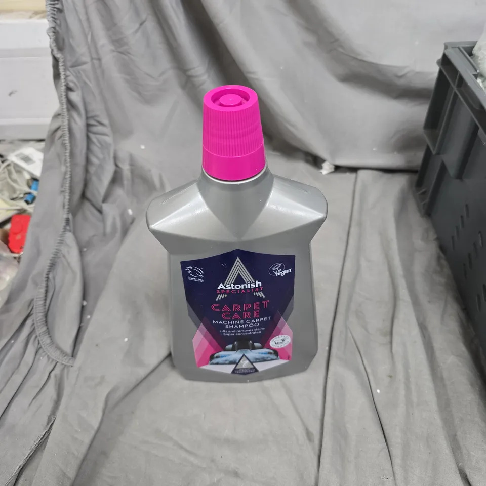 BOX OF APPROXIMATELY 10 ASSORTED LIQUID ITEMS TO INCLUDE: CARPET SHAMPOO AND REED DIFFUSER