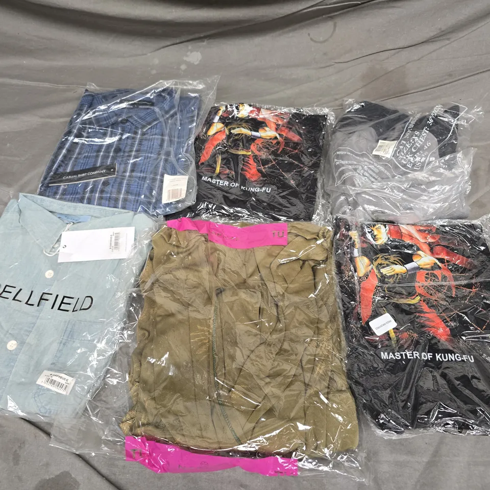 APPROXIMATELY 40 ASSORTED CLOTHING ITEMS IN VARIOUS SIZES, STYLES & COLOURS TO INCLUDE T-SHIRT, SHIRTS, JUMPSUIT, ETC - COLLECTION ONLY