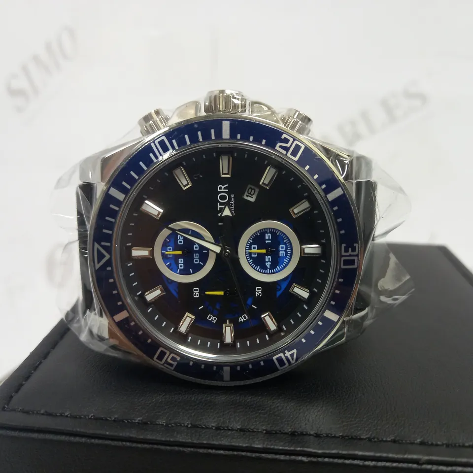 LATOR CALIBRE BLUE DIAL CHRONOGRAPH STYLE LEATHER STRAP WATCH