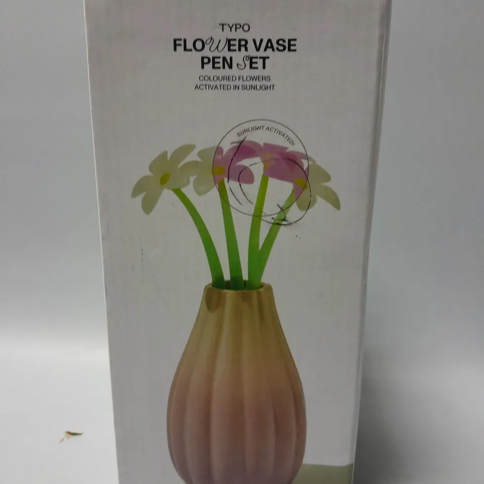 BOXED TYPO FLOWER VASE PEN SET