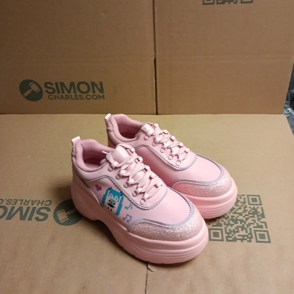 KOI X HATSUNE MIKU WOMEN'S PINK SNEAKERS JJ31 – UK5