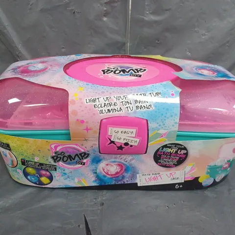 SO BOMB DIY - BATH BOMB LIGHT UP CASE