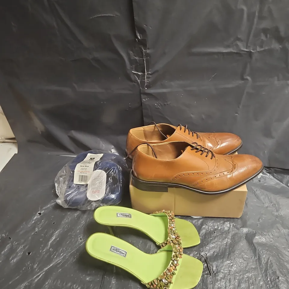 APPROXIMATELY 20 ITEMS OF MIXED FOOTWEAR LOT: MEN'S BROWN LEATHER OXFORD DRESS SHOES AND WOMEN'S SANDALS (GOLD METALLIC HEELS & LIME EMBELLISHED SLIDES)
