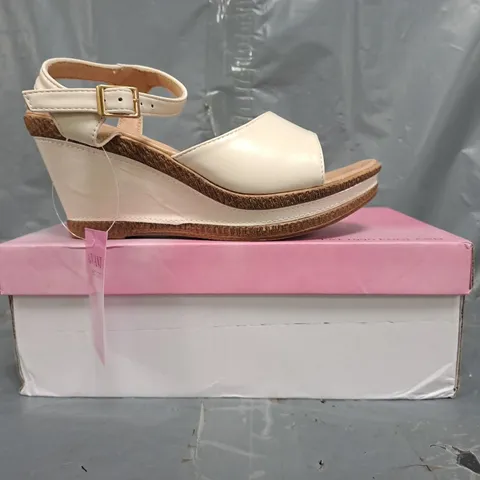 BOXED PAIR OF AJVANI COLLECTION OPEN TOE WEDGE SANDALS IN CREAM SIZE UK 5