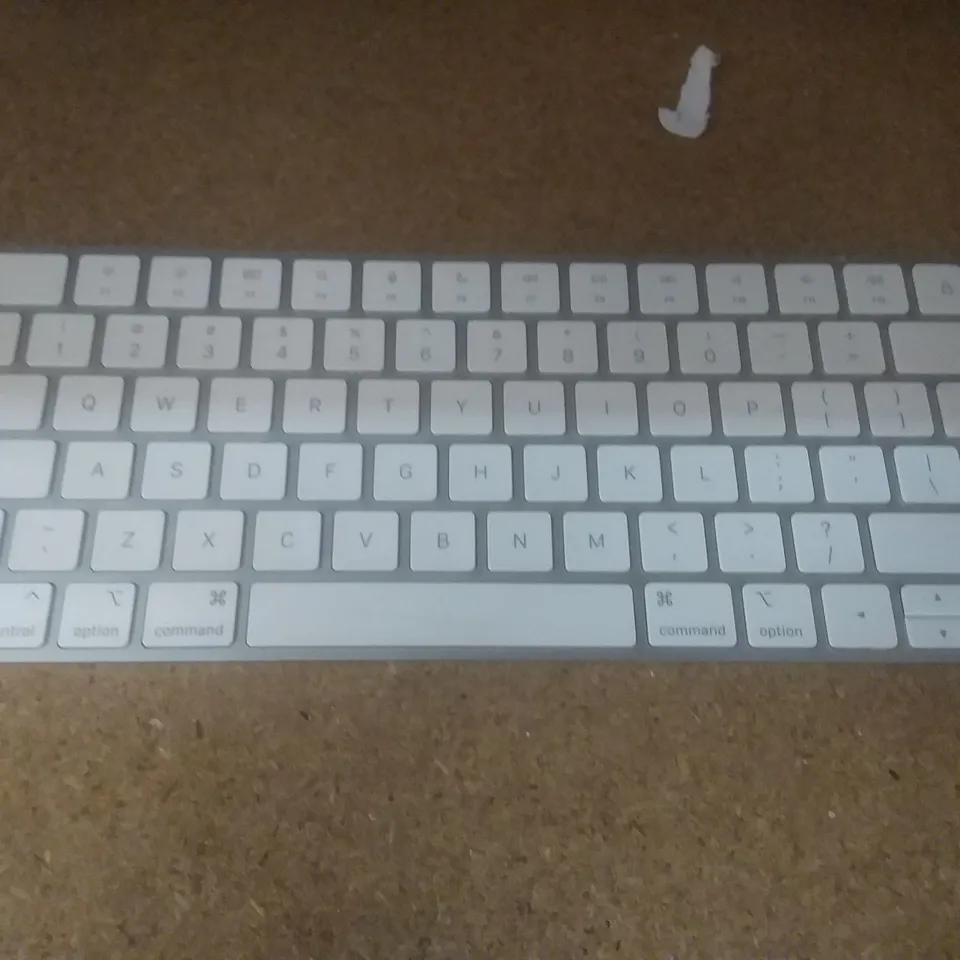 APPLE MAGIC KEYBOARD