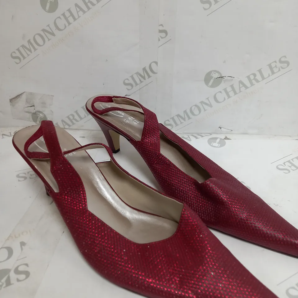 BOX OF APPROXIMATELY 5 ASSORTED SHOES TO INCLUDE SCHOOL SHOES, BLACK LOW TRAINERS, RED HEELS ETC