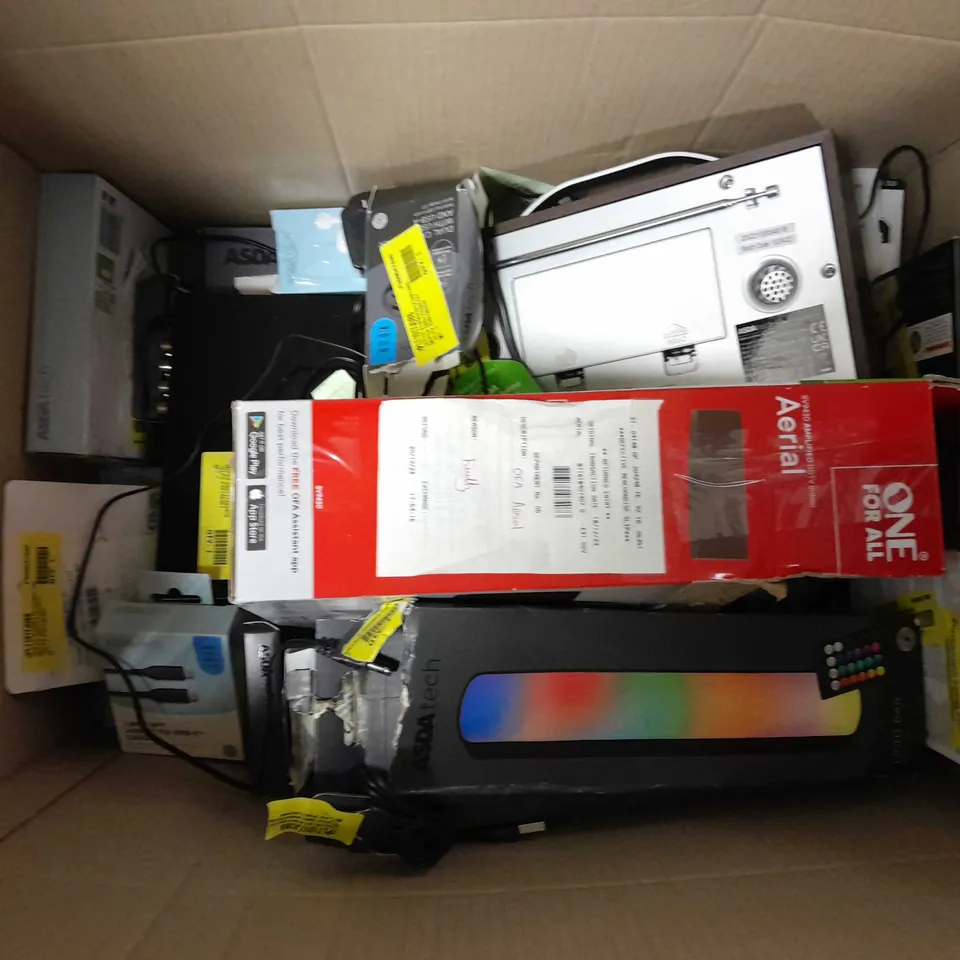 APPROXIMATELY 15 ASSORTED ELECTRICAL ITEMS TO INCLUDE JVC TRUE WIRELES EARBUDS, JUICEBOOM360, WIRELESS KEYBOARD AND MOUSE, ETC