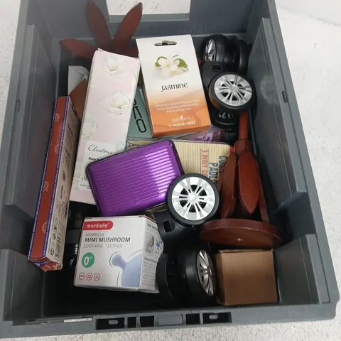 BOX OF APPROXIMATELY 20 MIXED ITEMS INCLUDING wooden ornament, pen etc. 