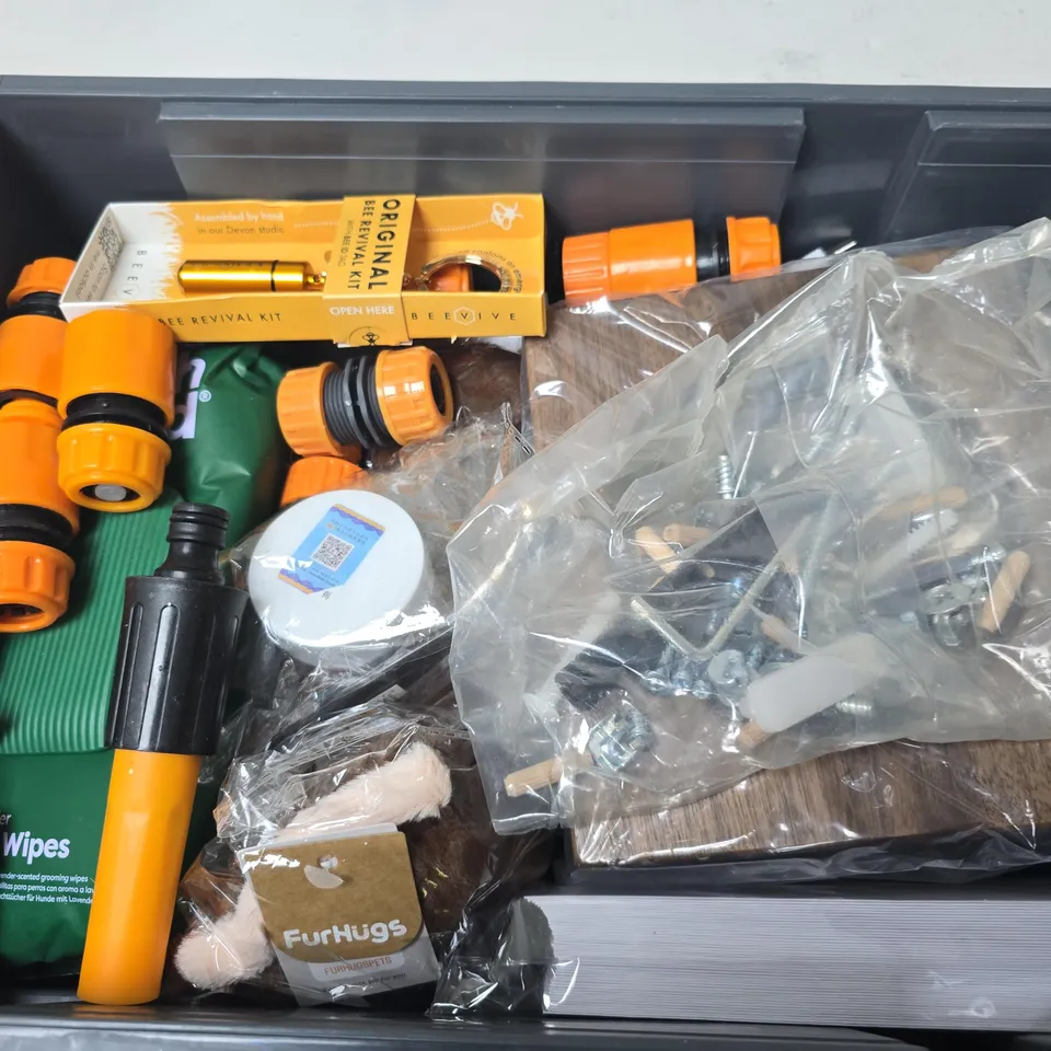 APPROXIMATELY 12 ASSORTED HOUSEHOLD ITEMS TO INCLUDE EARTH RATED DOG WIPES, ORIGINAL BEE REVIVAL KIT, TEAR STAIN REMOVER