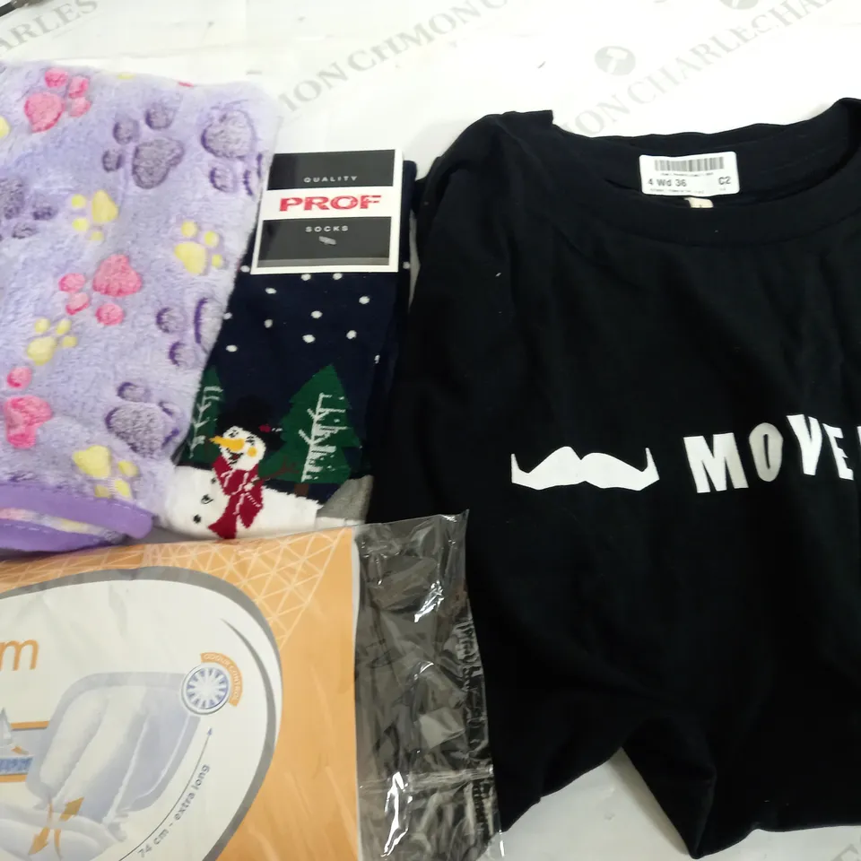 BOX OF APPROXIMATELY 25 ASSORTED CLOTHING ITEMS TO INCUDE - T-SHIRT , SOCKS , DRESS TOP - ETC