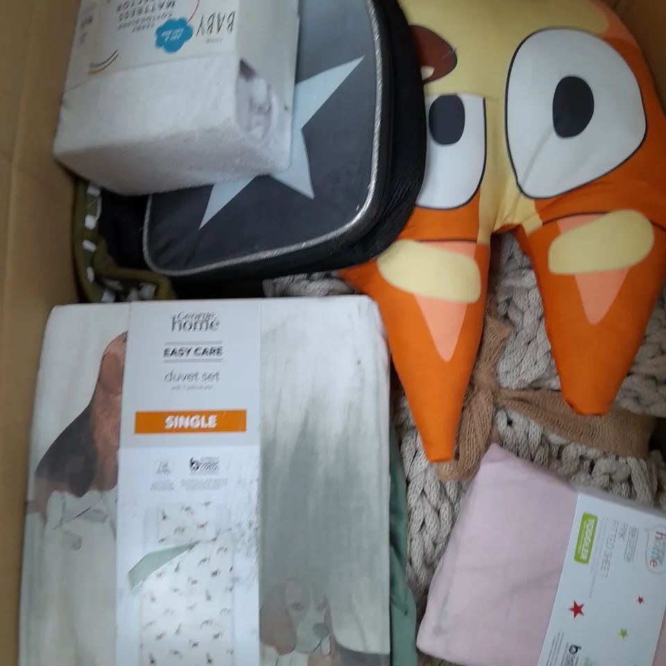 BOX OF APPROX 15 ASSORTED ITEMS TO INCLUDE - BLUEY TEDDY, LUNCH BOX, MATTRESS PROTECTOR ETC