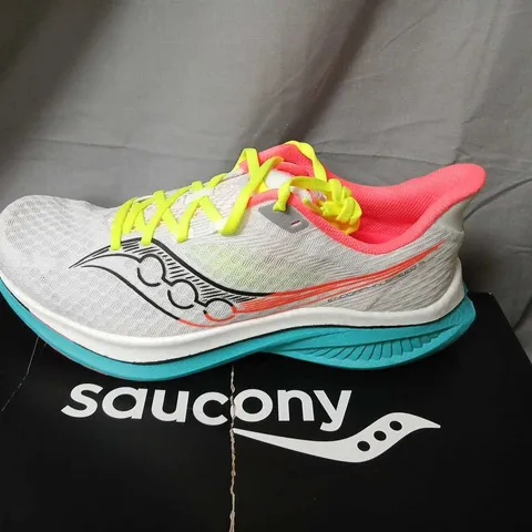 SAUCONY ENDORPHIN SPEED 5 MEN'S RUNNING SHOES – WHITE/NEON YELLOW WITH PINK INTERIOR, UK 10 (US 11)