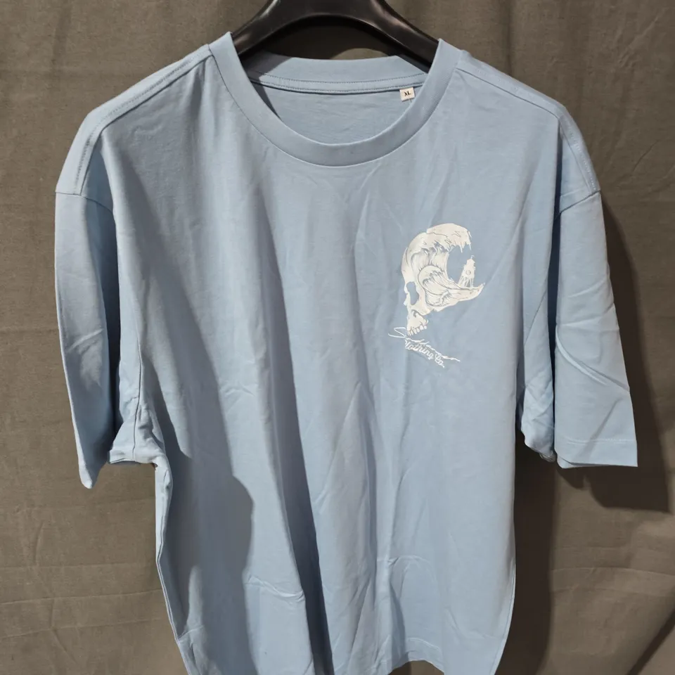 BOX OF APPROXIMATELY 25 CLOTHING ITEMS INCLUDING: PINK TSHIRT, BLACK SANDDANCER TSHIRT AND BLUE SANDDANCER TSHIRT