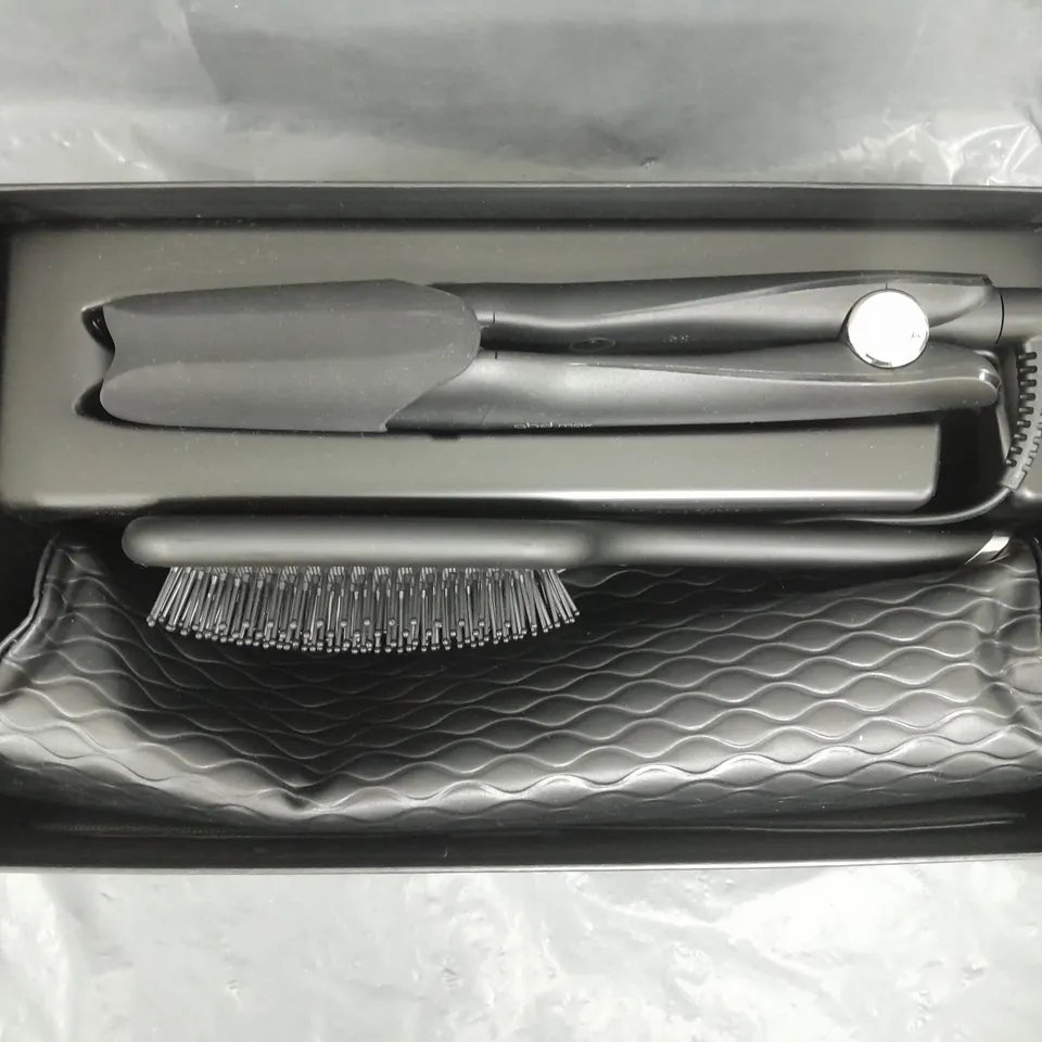 BOXED GHD MAX GIFT SET - WIDE PLATE HAIR STRAIGHTENER