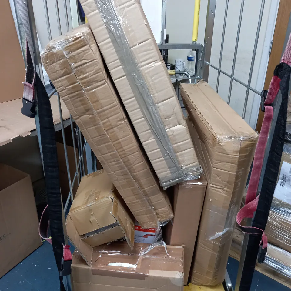 APPROXIMATELY 10 ASSORTED ITEMS TO INCLUDE YARDFORCE CORDLESS SHEAR, SOLAR LANTERN COOKS ESSENTIALS BLENDER, ETC - COLLECTION ONLY