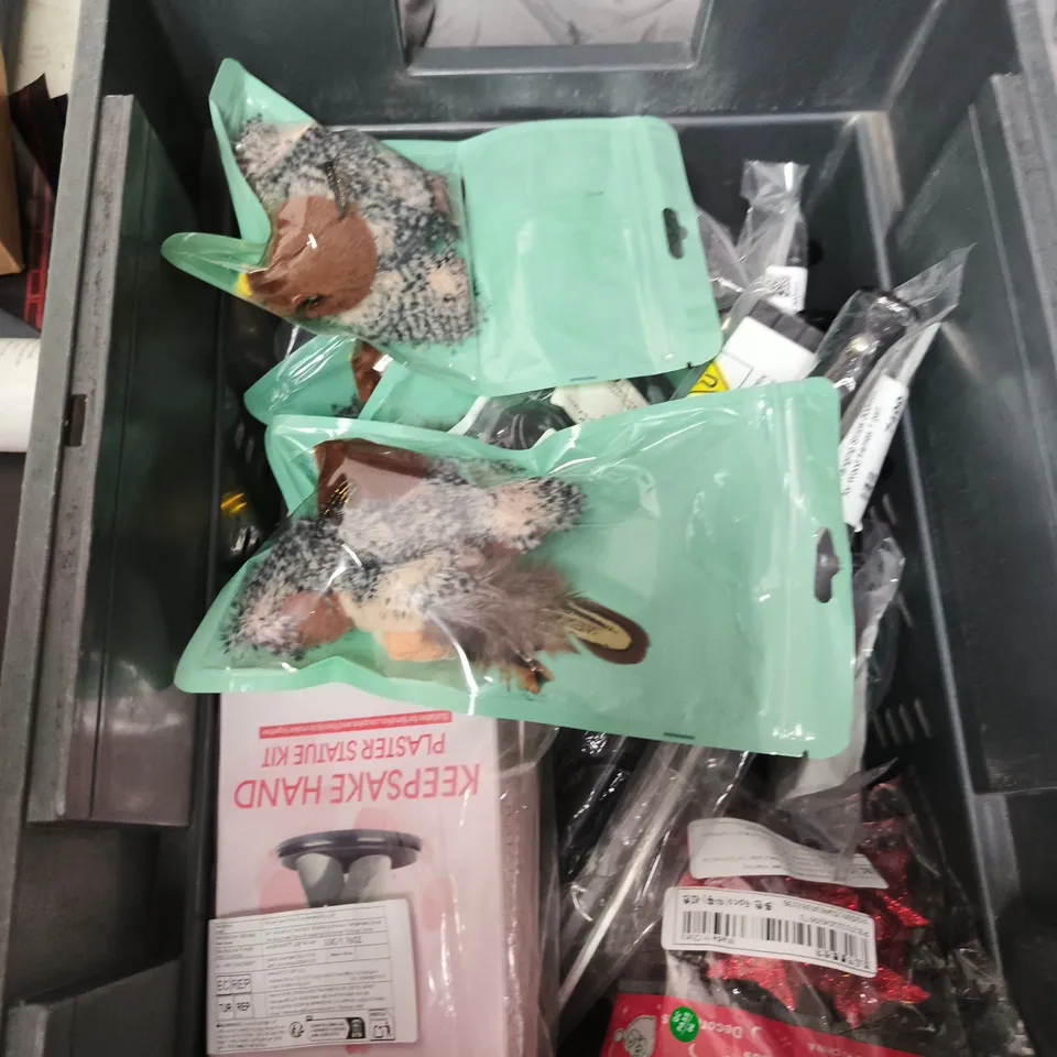 APPROXIMATELY 15 ASSORTED HOUSEHOLD ITEMS TO INCLUDE BIRD CAT TOYS, TEXTILE MARKERS AND DECORATORS CAULK