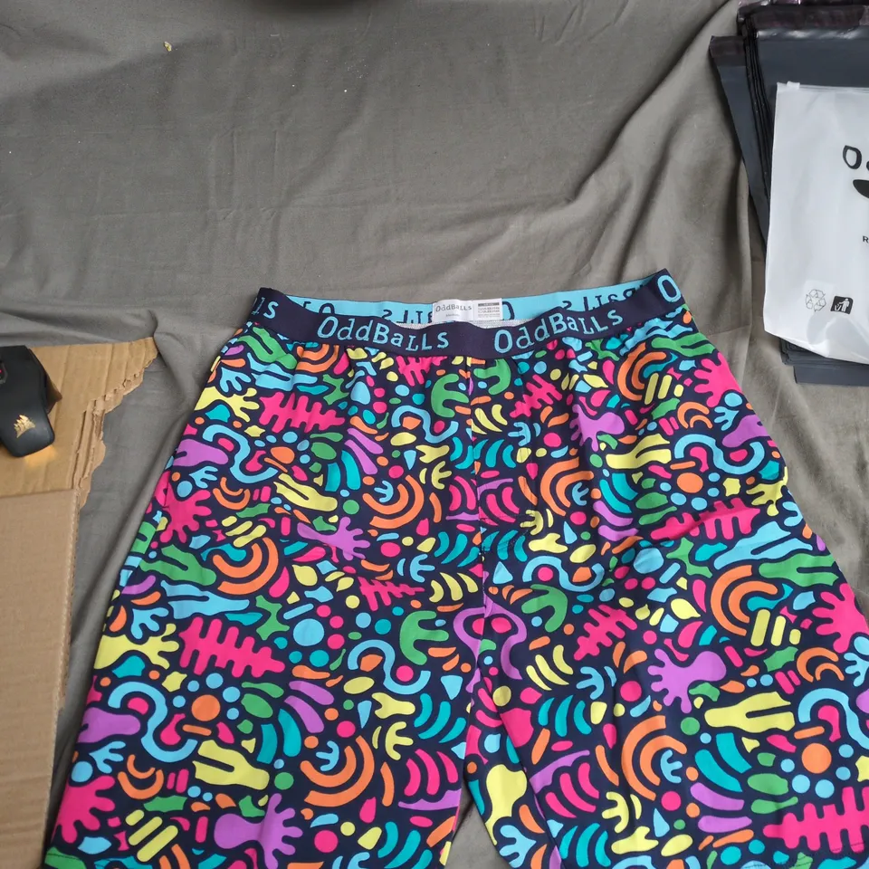 ODDBALLS MEN'S T-SHIRT & MULTICOLOUR PRINT SHORTS SET – MEDIUM