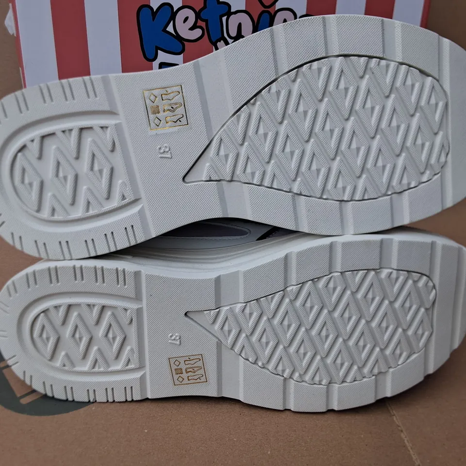 BRAND NEW BOXED KOI KETNIPZ UR A STAR HI-TOP TRAINERS IN PURPLE/WHITE - UK 4