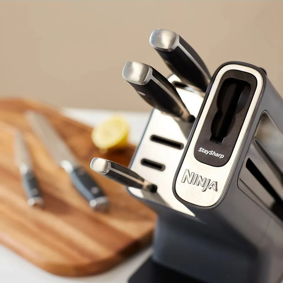 NINJA FOODI STAYSHARP 5 PIECE KNIFE BLOCK WITH INTEGRATED SHARPENER K32005UK- COLLECTION ONLY